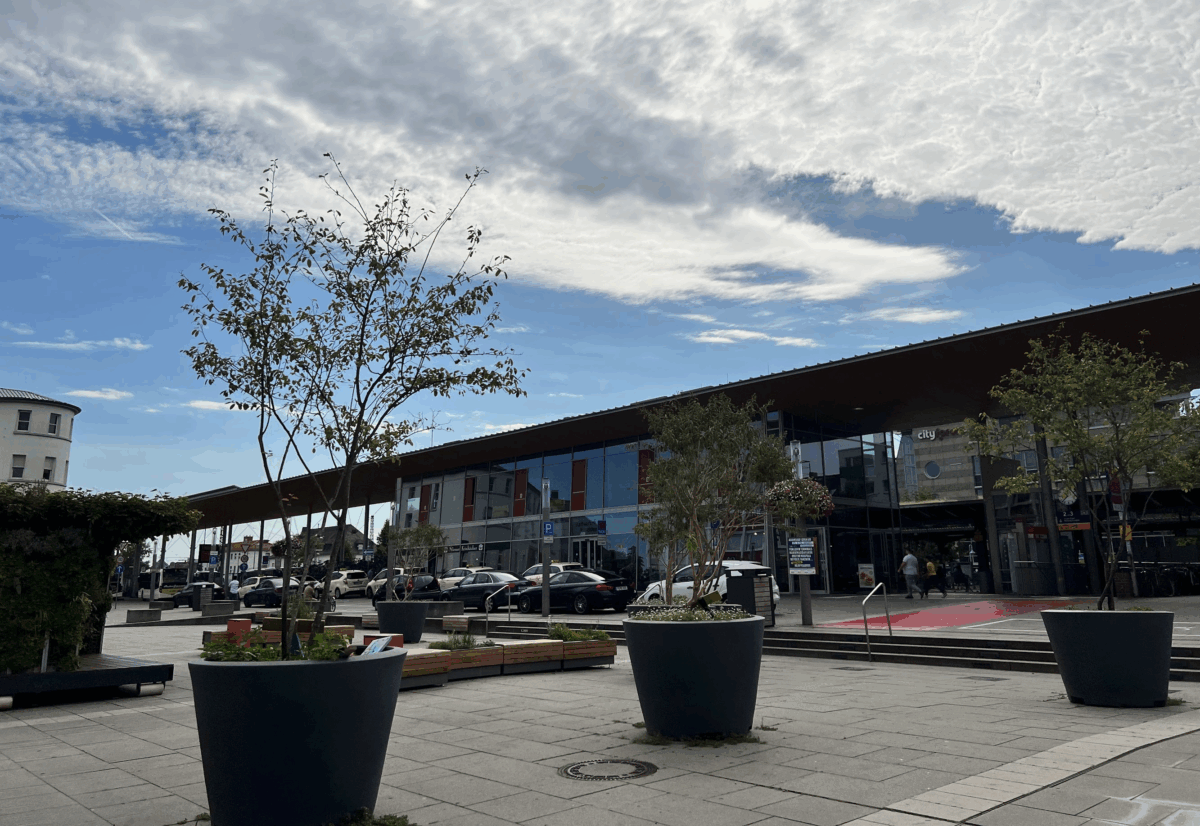 Rüsselsheim: Polizei ermittelt wegen Körperverletzungen/Nächtliche Einsätze am Bahnhofsvorplatz