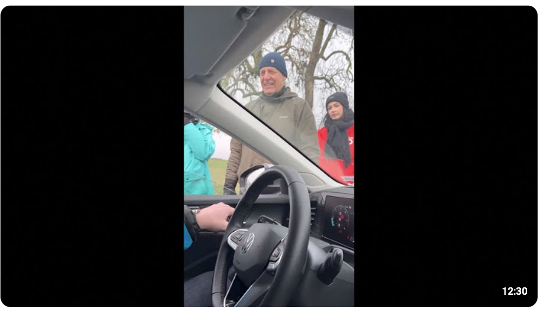 Wie dreist! „Antifa“-Rentnergang versucht „Junge Freiheit“-Reporter aufzuhalten | AfD in Gießen