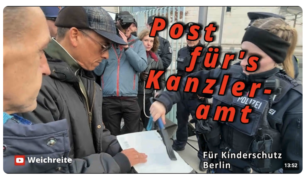 Zug durch’s Regierungsviertel – Kinderschutzdemo eingollan Aktivist Mann Xavier Berlin 14.3.26