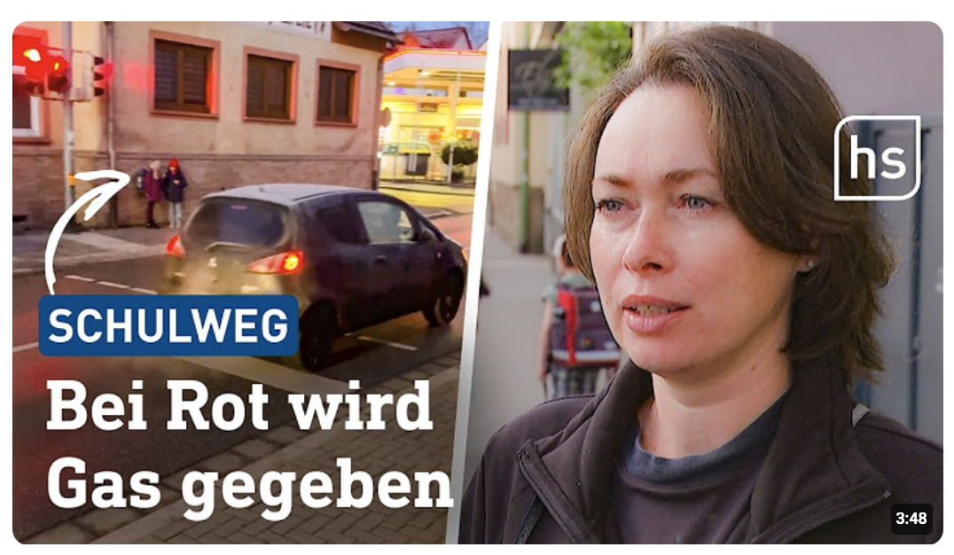 Eltern haben genug: Hunderte Autos fahren über rote Ampel