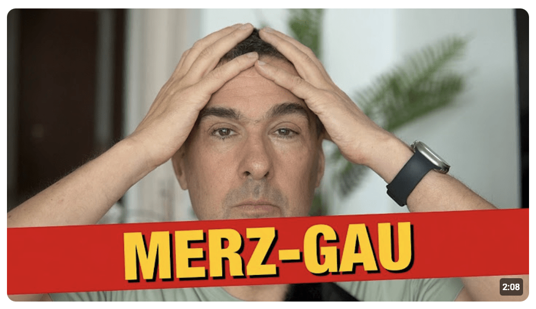 Bauchklatscher: Fast-Minister entblößt Merz – aber Medien verdecken seine Nacktheit