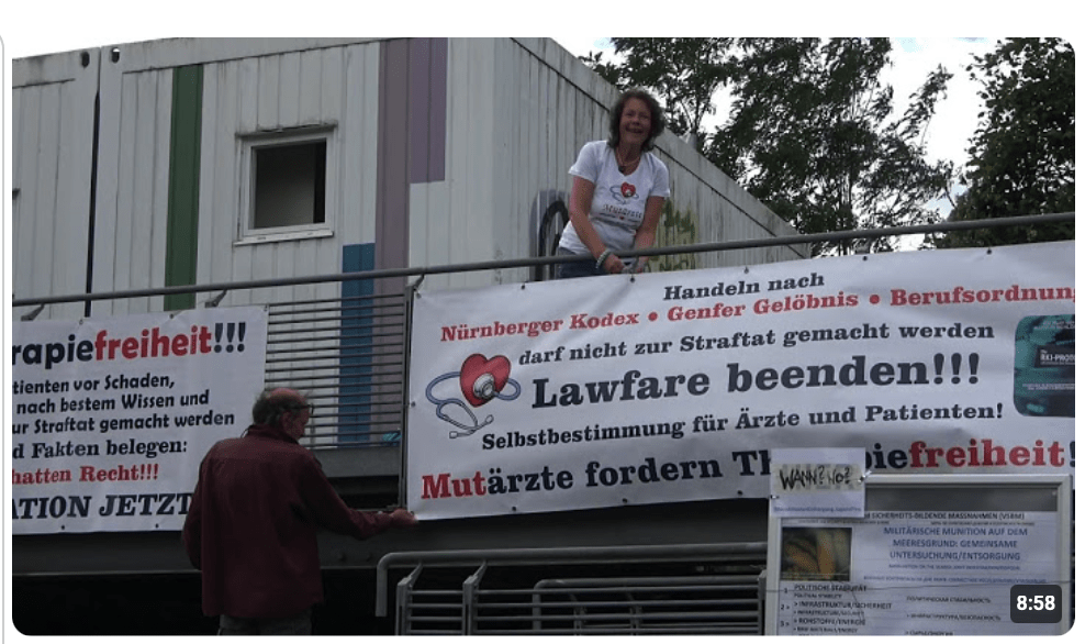Mutärzte beim 7. Friedensfestival in Magdeburg für Aufarbeitung, Rehabilitation und Therapiefreiheit