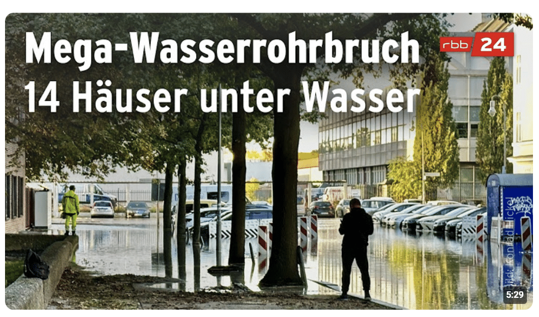 Wasserrohrbruch überflutet Straßen und Keller in Berlin-Spandau